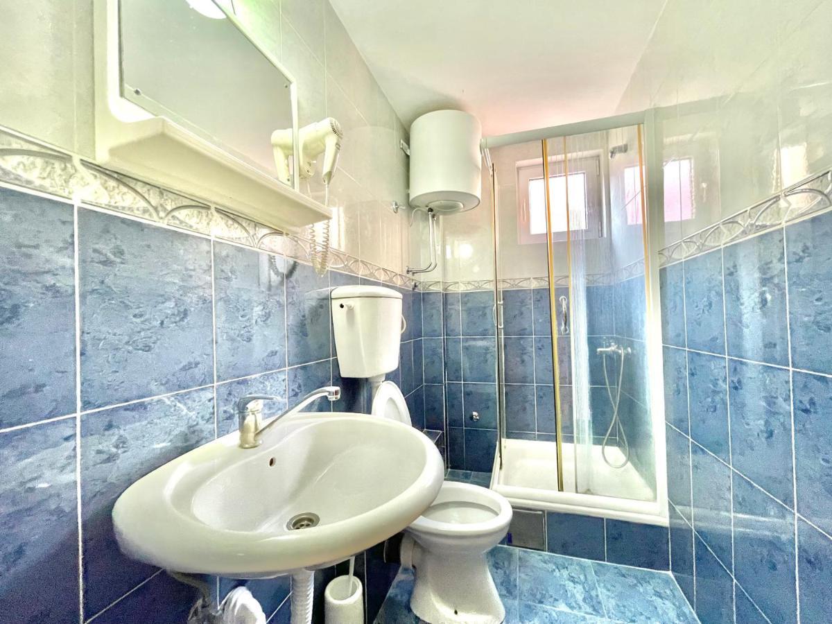 Hotel Vila L Budua Esterno foto