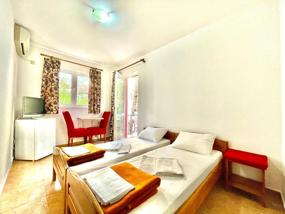 Hotel Vila L Budua Esterno foto