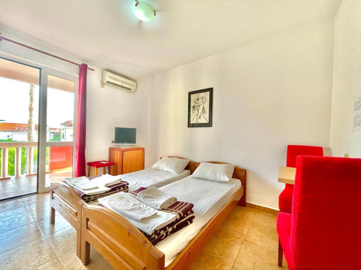 Hotel Vila L Budua Esterno foto
