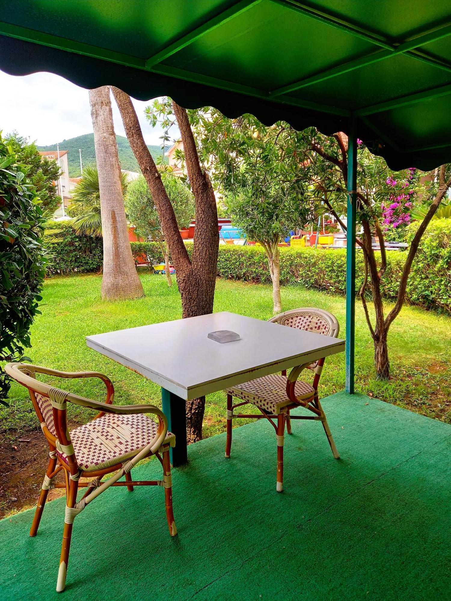 Hotel Vila L Budua Esterno foto